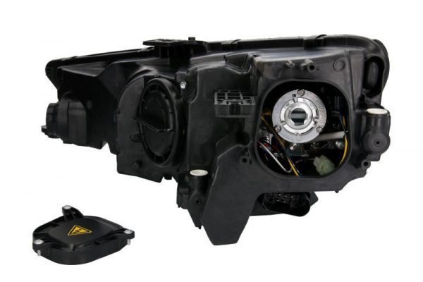 Priekinis žibintas AUDI A4 B9 XENON (2015 - 2019)